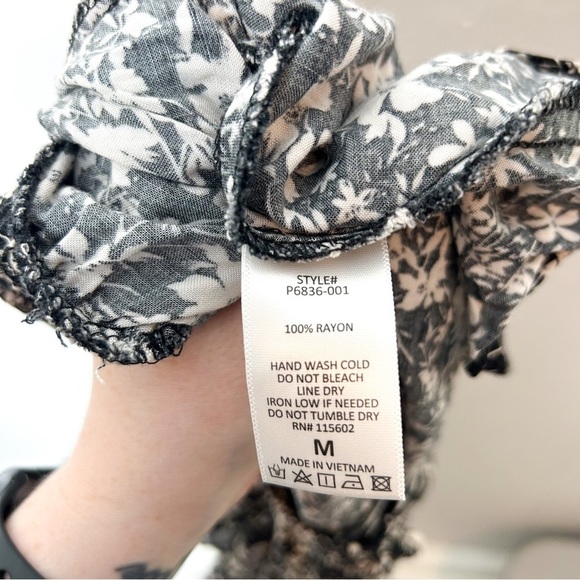 All In Favor Nordstrom Floral Print Flowy Wide Leg Casual Boho Shorts Medium M - Picture 8 of 10